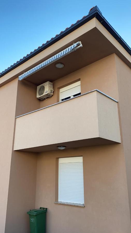 Apartment Matic Врси Екстериор снимка